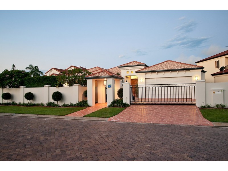 5 St Martin Place, Clear Island Waters QLD 4226