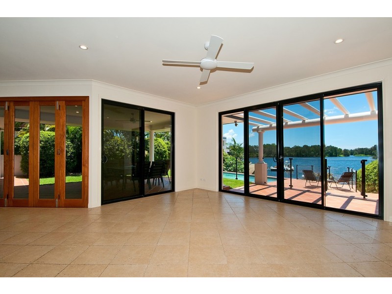 5 St Martin Place, Clear Island Waters QLD 4226