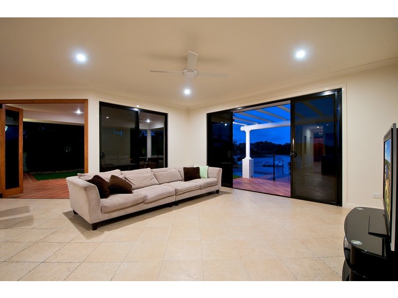 5 St Martin Place, Clear Island Waters QLD 4226