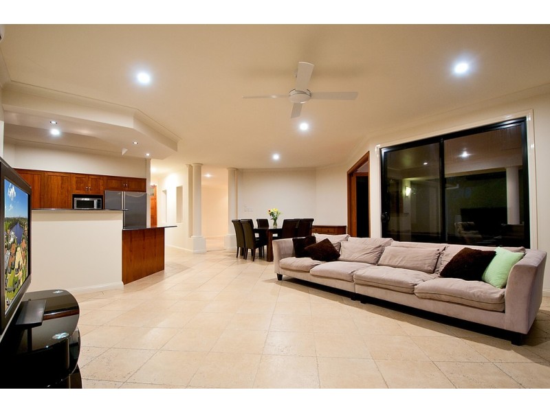 5 St Martin Place, Clear Island Waters QLD 4226