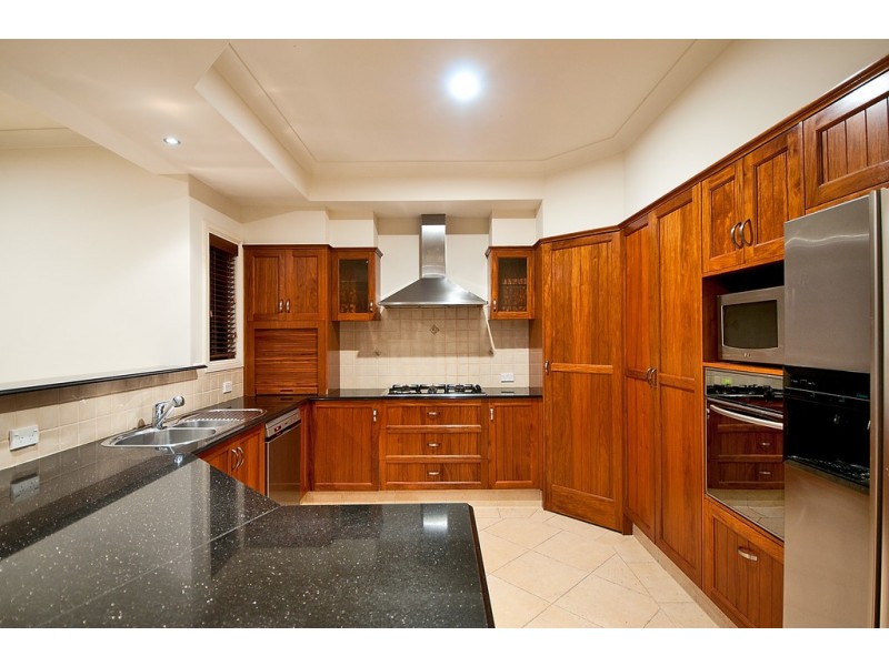 5 St Martin Place, Clear Island Waters QLD 4226