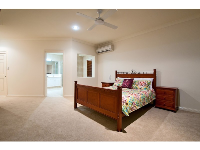 5 St Martin Place, Clear Island Waters QLD 4226