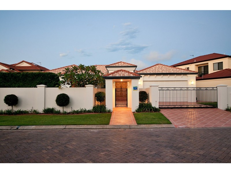 5 St Martin Place, Clear Island Waters QLD 4226