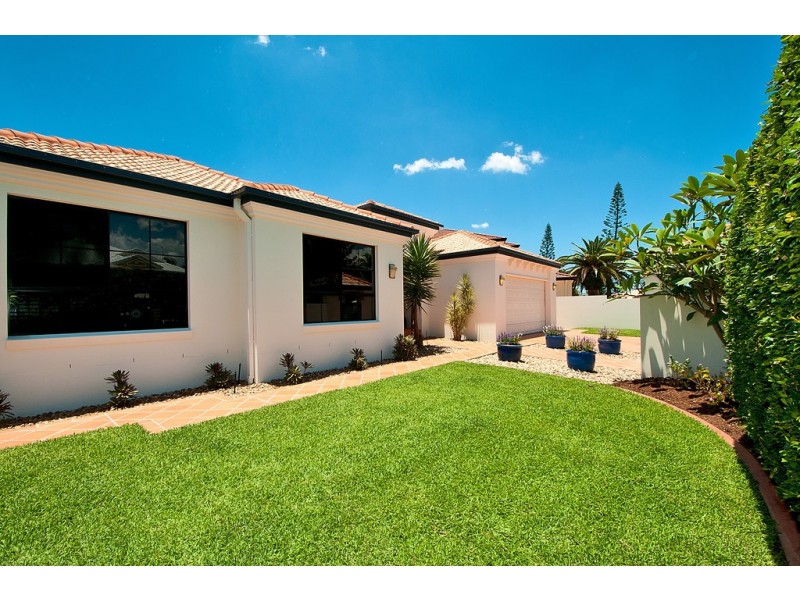 5 St Martin Place, Clear Island Waters QLD 4226