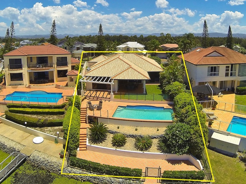 5 St Martin Place, Clear Island Waters QLD 4226