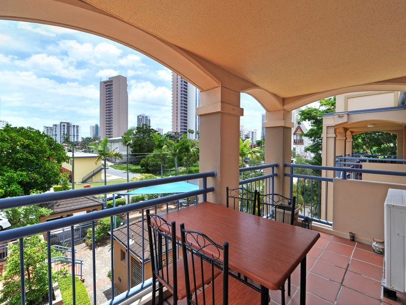 17/4 Monte Carlo Avenue, Surfers Paradise QLD 4217