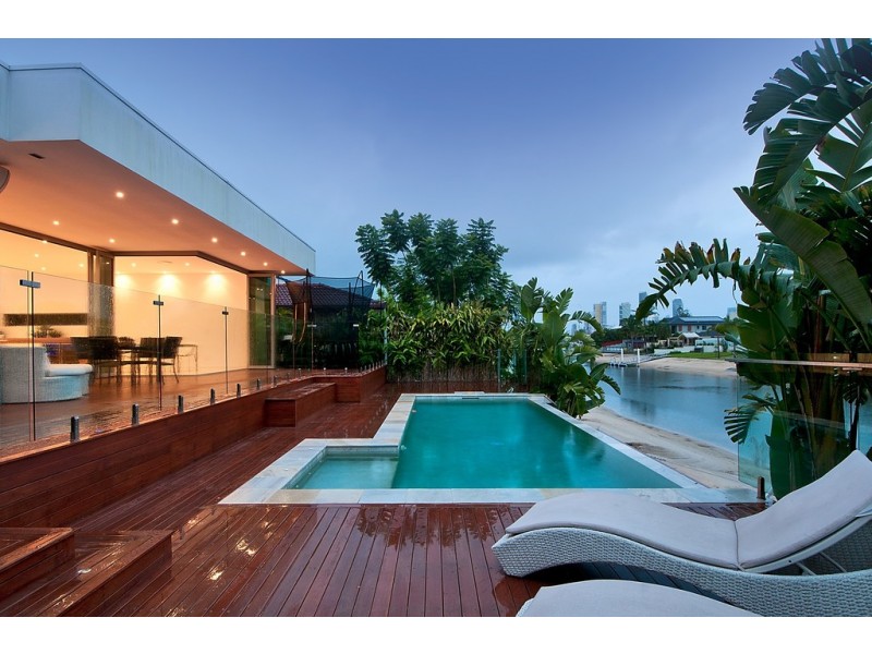 6 Meredith Drive, Broadbeach Waters QLD 4218