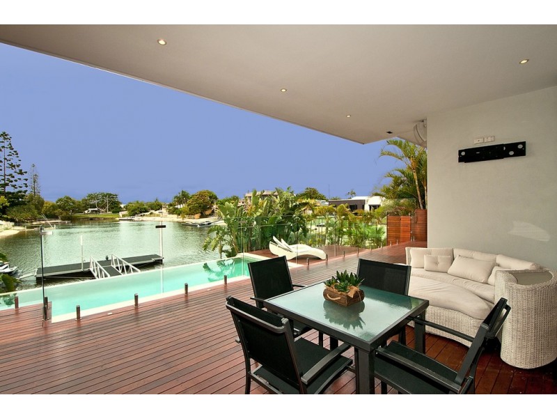 6 Meredith Drive, Broadbeach Waters QLD 4218