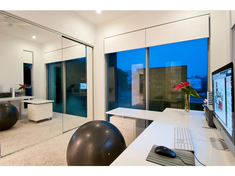 6 Meredith Drive, Broadbeach Waters QLD 4218