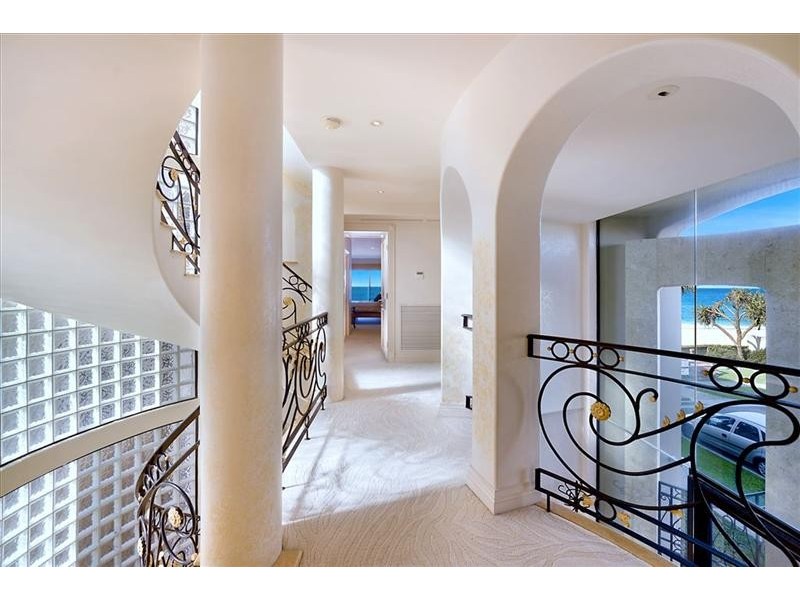 31 Hedges Avenue, Mermaid Beach QLD 4218