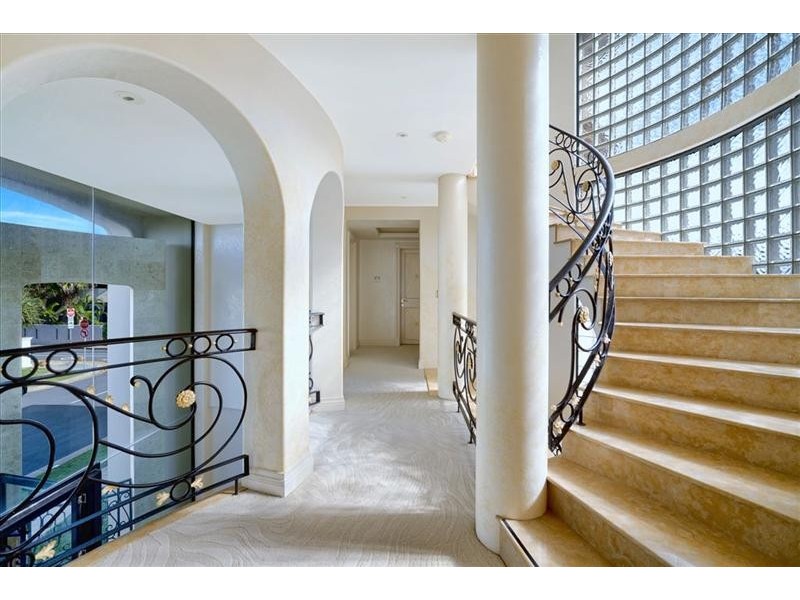 31 Hedges Avenue, Mermaid Beach QLD 4218