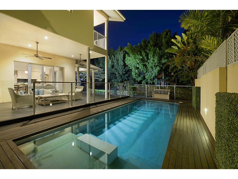 1042 Lakeview Terrace, Benowa QLD 4217