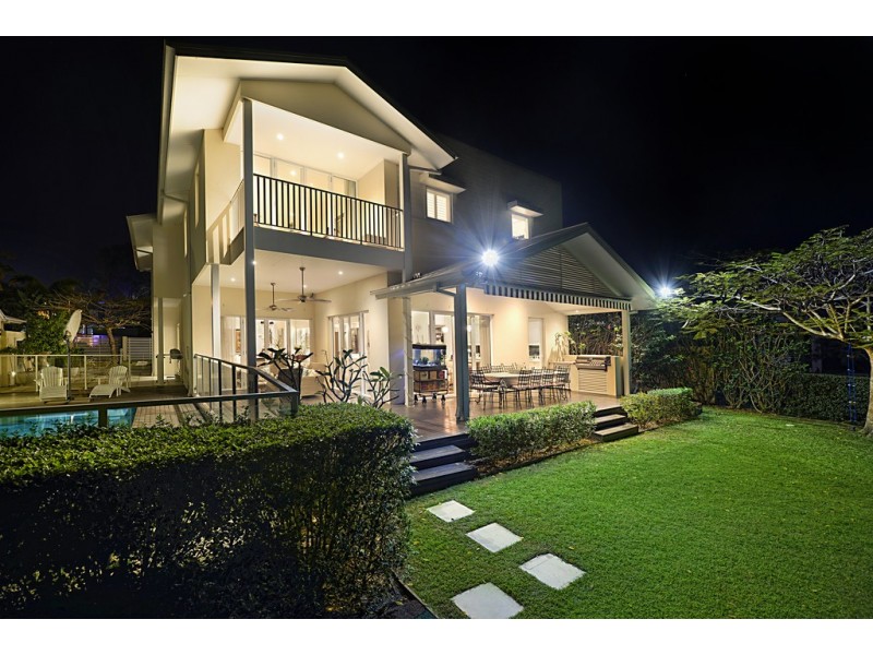 1042 Lakeview Terrace, Benowa QLD 4217