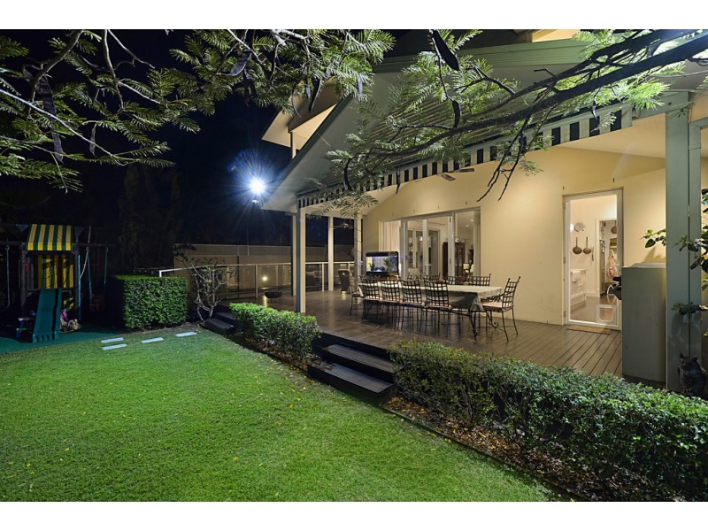 1042 Lakeview Terrace, Benowa QLD 4217