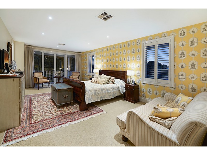 1042 Lakeview Terrace, Benowa QLD 4217