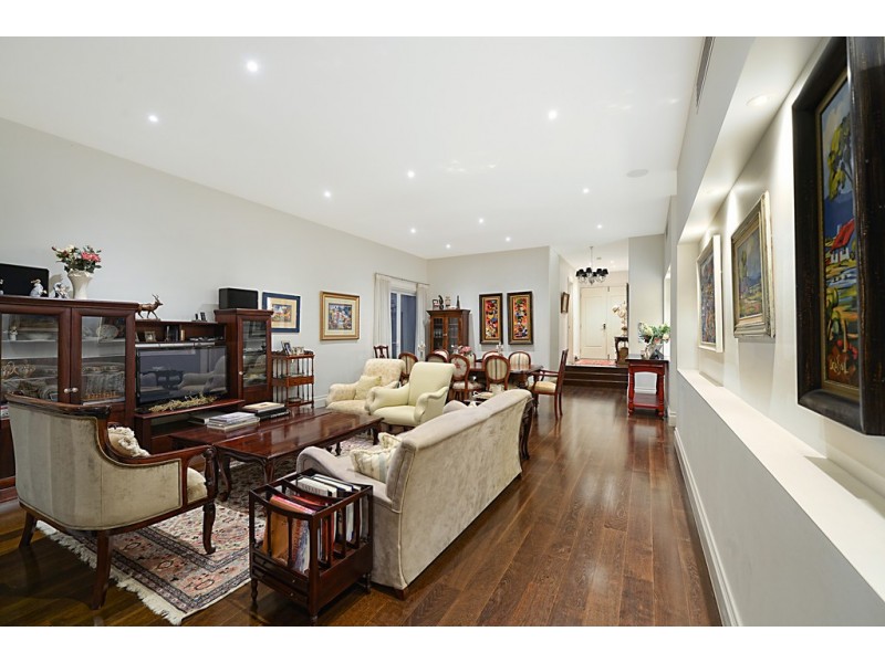 1042 Lakeview Terrace, Benowa QLD 4217