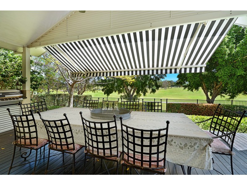 1042 Lakeview Terrace, Benowa QLD 4217