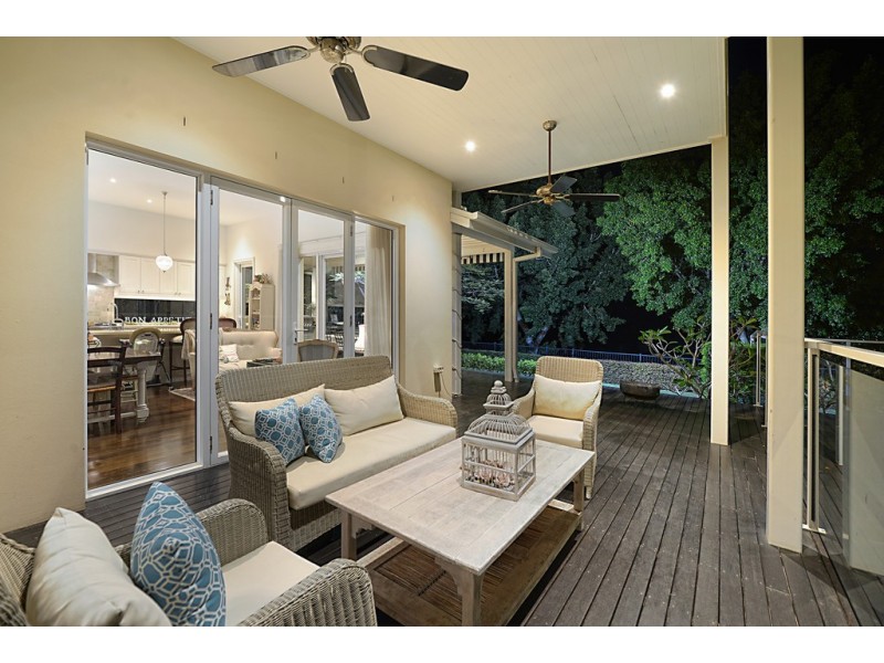 1042 Lakeview Terrace, Benowa QLD 4217