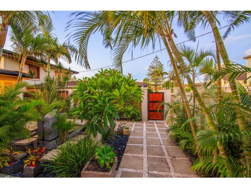 98 Gibraltar Drive, Isle Of Capri QLD 4217