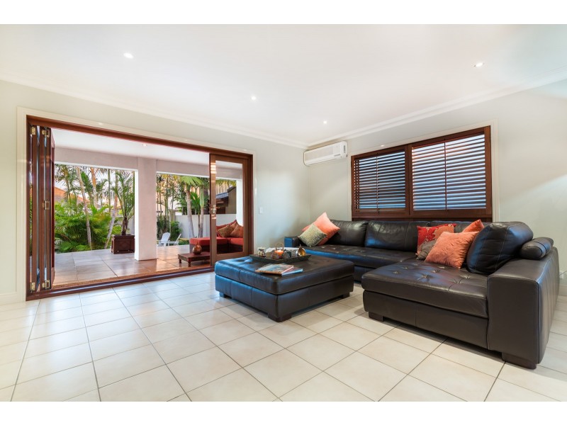 98 Gibraltar Drive, Isle Of Capri QLD 4217