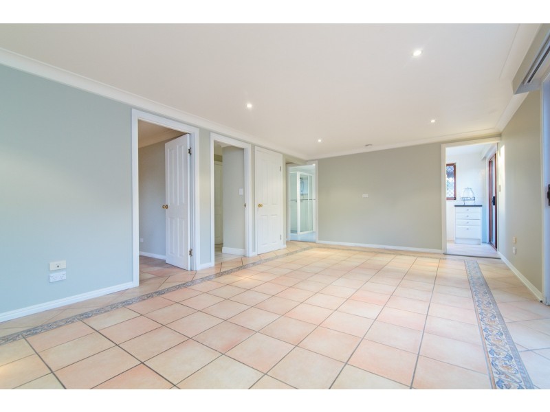 98 Gibraltar Drive, Isle Of Capri QLD 4217