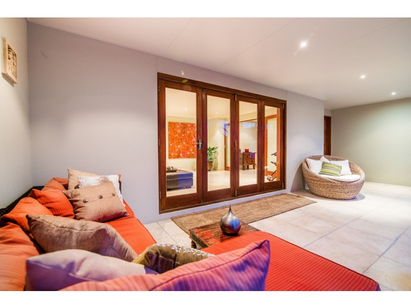 98 Gibraltar Drive, Isle Of Capri QLD 4217