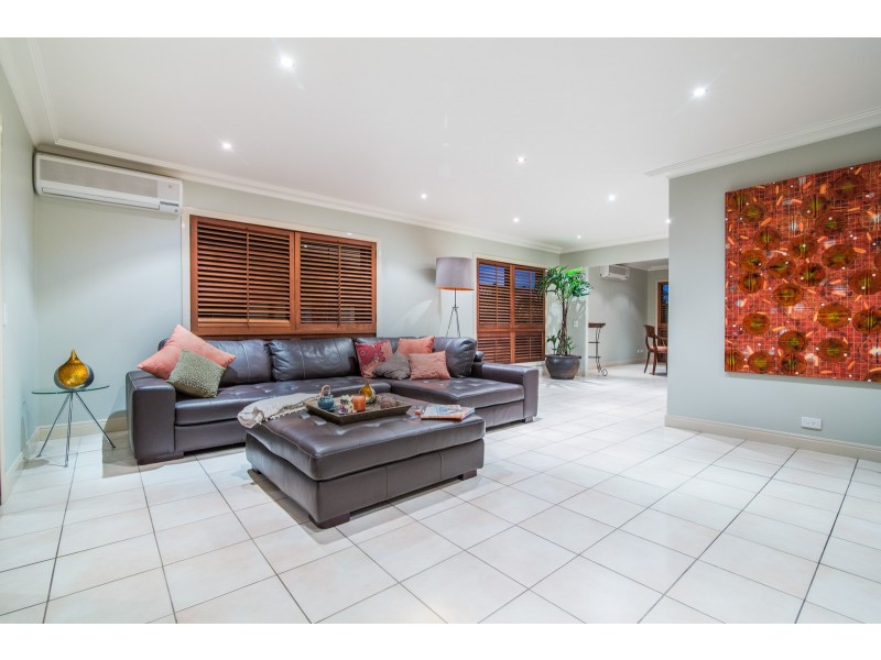 98 Gibraltar Drive, Isle Of Capri QLD 4217