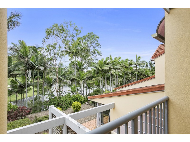 Villa 4 ‘Bradford Sth’ Rhode Island 125 Santa Cruz Blvd, Clear Island Waters QLD 4226