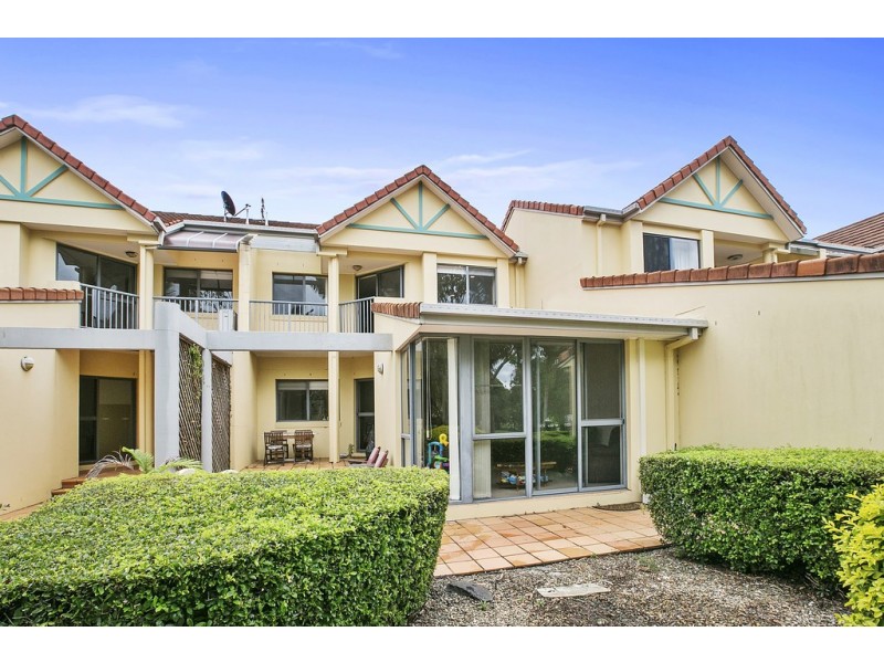 Villa 4 ‘Bradford Sth’ Rhode Island 125 Santa Cruz Blvd, Clear Island Waters QLD 4226