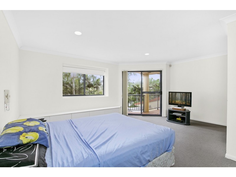 Villa 4 ‘Bradford Sth’ Rhode Island 125 Santa Cruz Blvd, Clear Island Waters QLD 4226