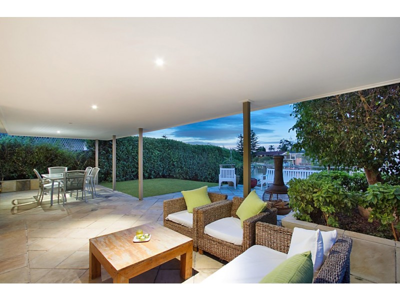 1 Sophie Avenue, Broadbeach Waters QLD 4218