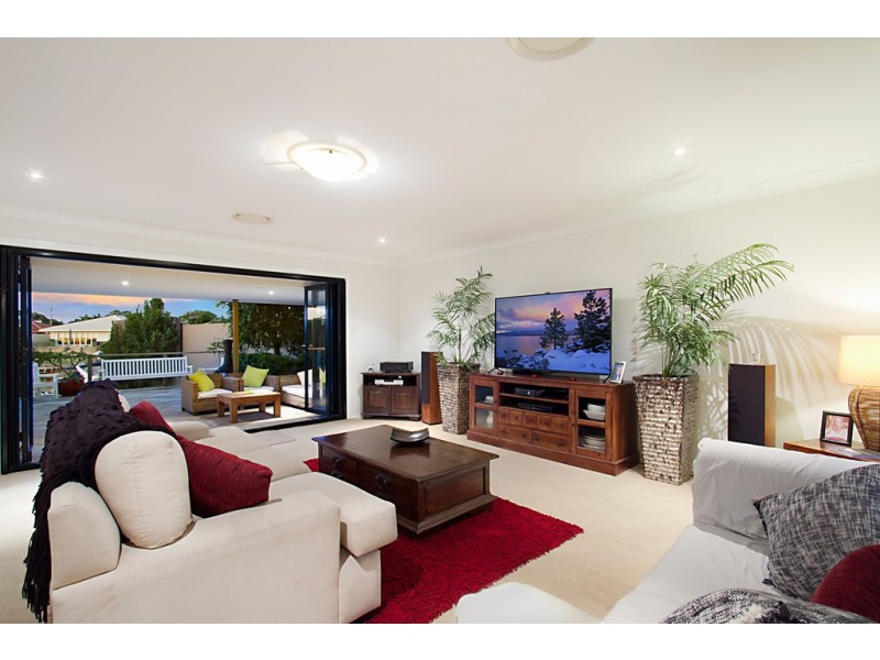 1 Sophie Avenue, Broadbeach Waters QLD 4218