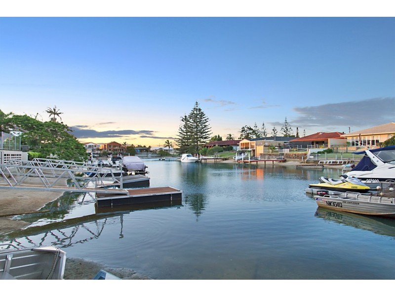 1 Sophie Avenue, Broadbeach Waters QLD 4218