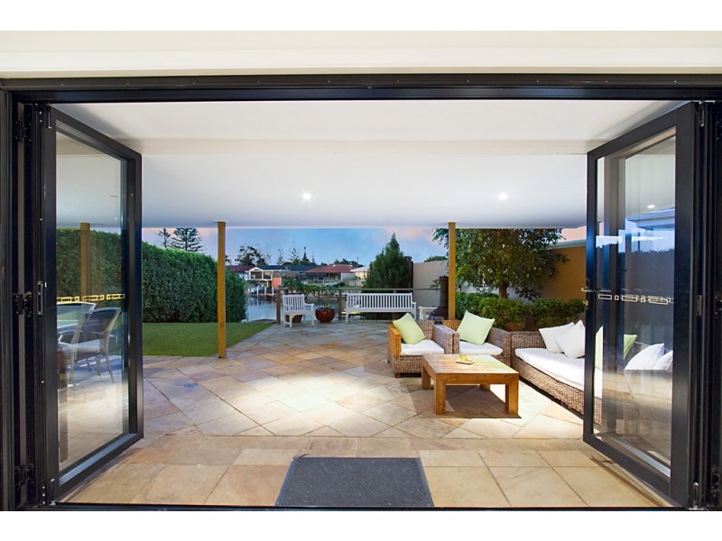 1 Sophie Avenue, Broadbeach Waters QLD 4218