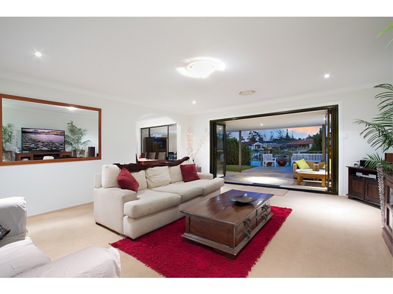 1 Sophie Avenue, Broadbeach Waters QLD 4218