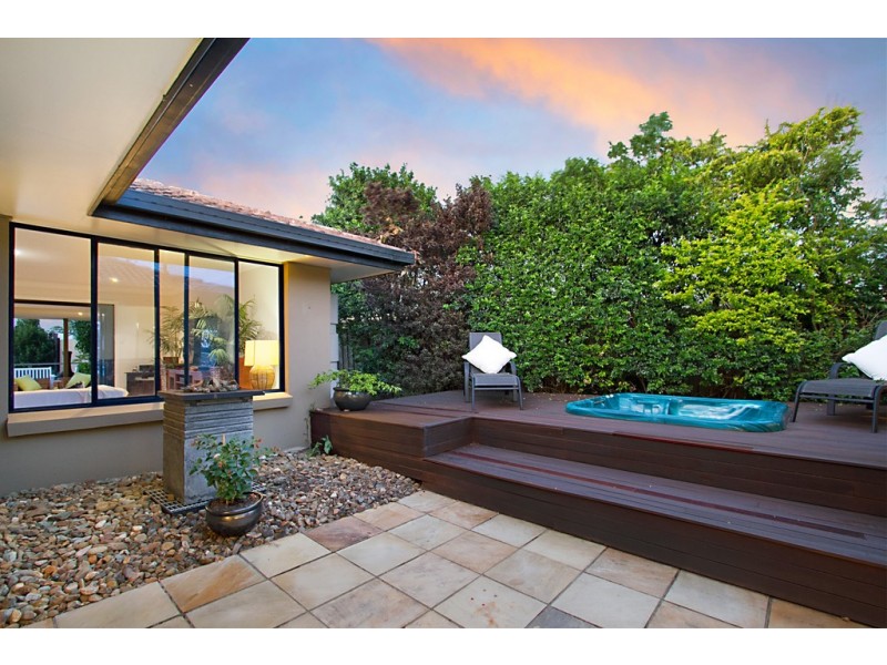 1 Sophie Avenue, Broadbeach Waters QLD 4218