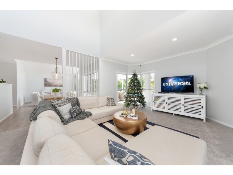 2 Monteclair Court, Mermaid Waters QLD 4218