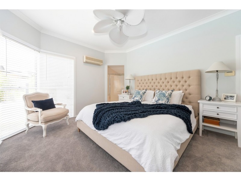 2 Monteclair Court, Mermaid Waters QLD 4218