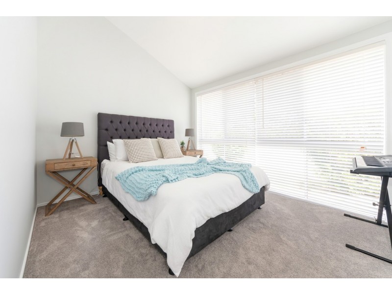 2 Monteclair Court, Mermaid Waters QLD 4218
