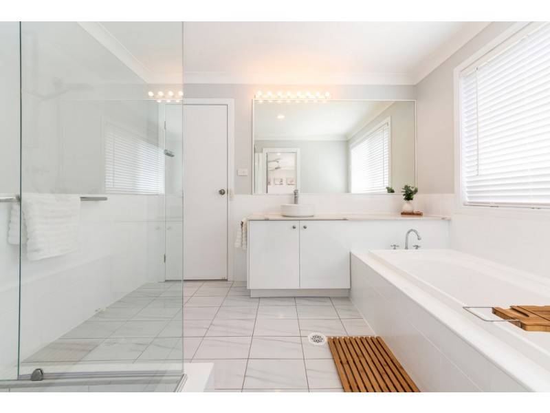 2 Monteclair Court, Mermaid Waters QLD 4218