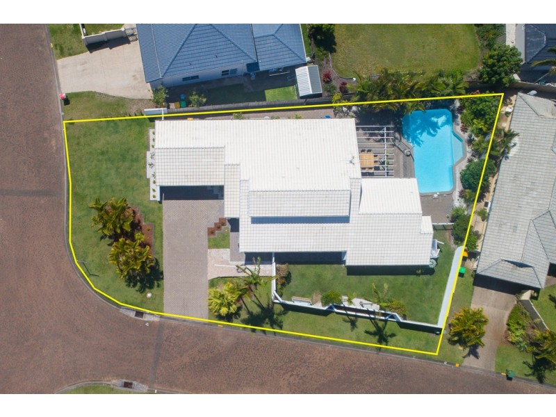 2 Monteclair Court, Mermaid Waters QLD 4218
