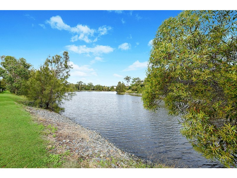 44 Tracey Crescent, Varsity Lakes QLD 4227