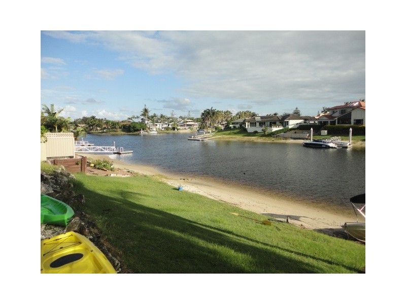 19 Cadence Ave, Mermaid Waters QLD 4218