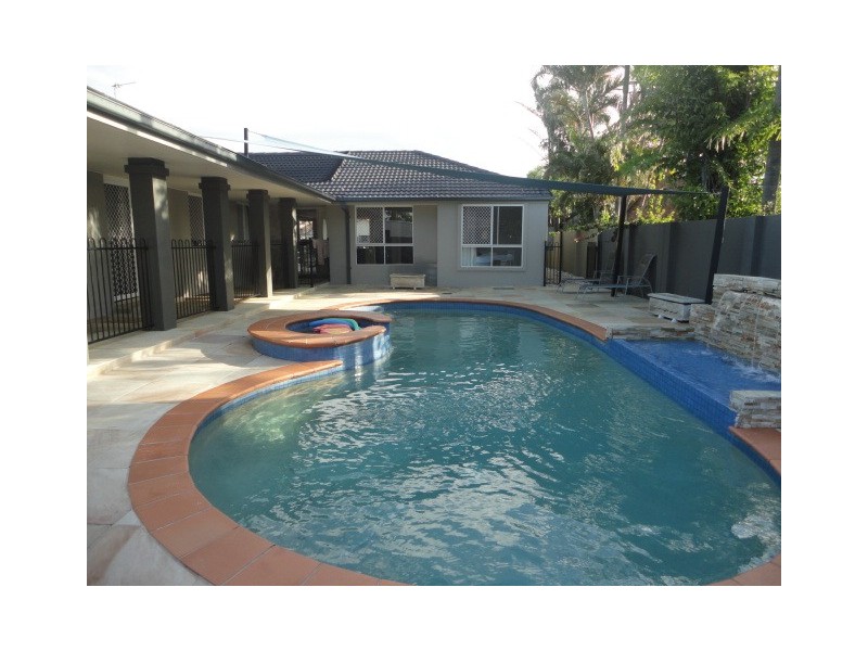 19 Cadence Ave, Mermaid Waters QLD 4218