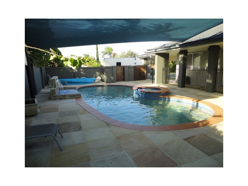 19 Cadence Ave, Mermaid Waters QLD 4218