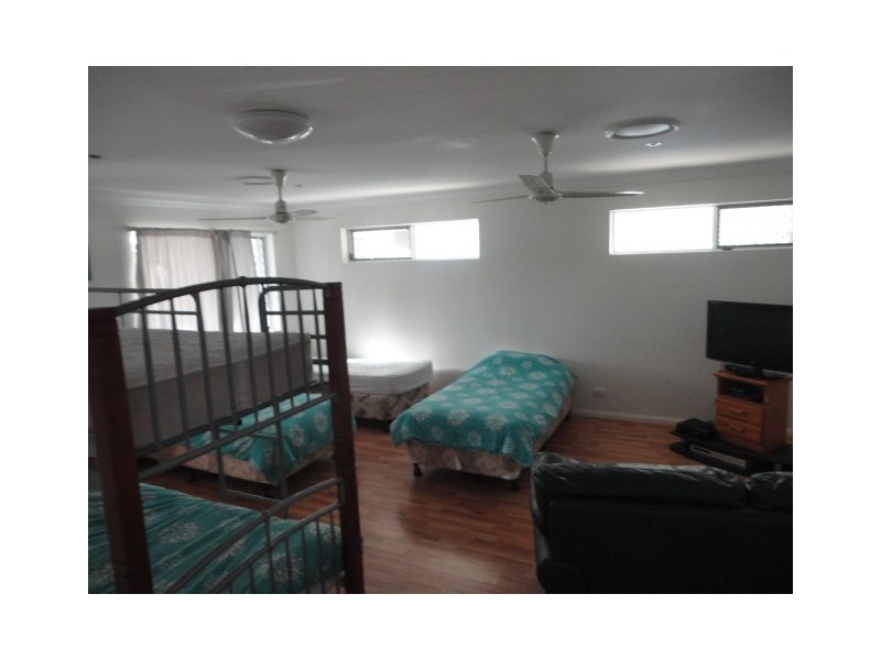 19 Cadence Ave, Mermaid Waters QLD 4218