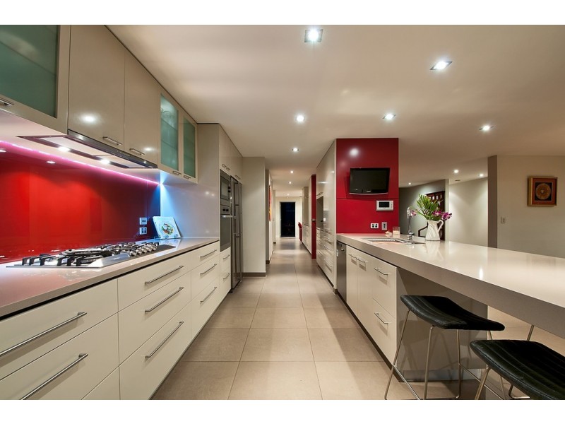 8 Wallaby Place, Sorrento QLD 4217