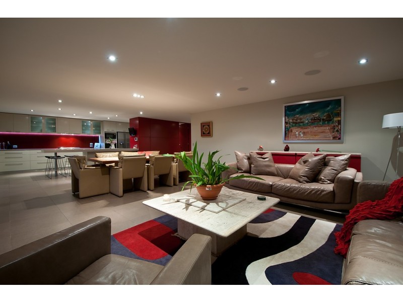 8 Wallaby Place, Sorrento QLD 4217