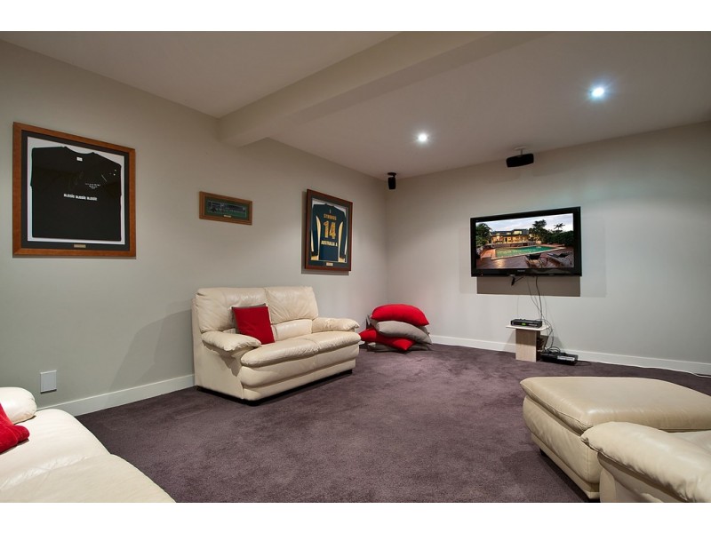 8 Wallaby Place, Sorrento QLD 4217