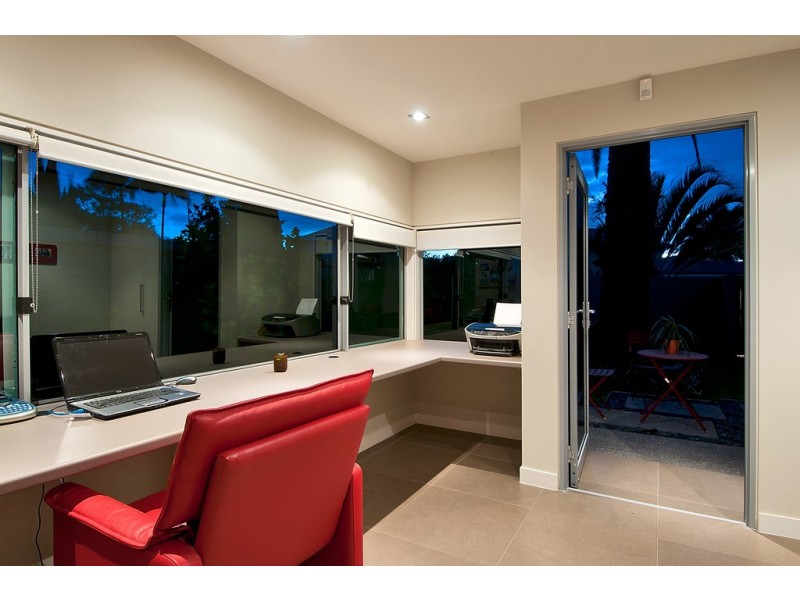 8 Wallaby Place, Sorrento QLD 4217